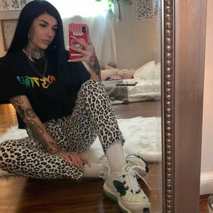 Meet your Posher, Cara